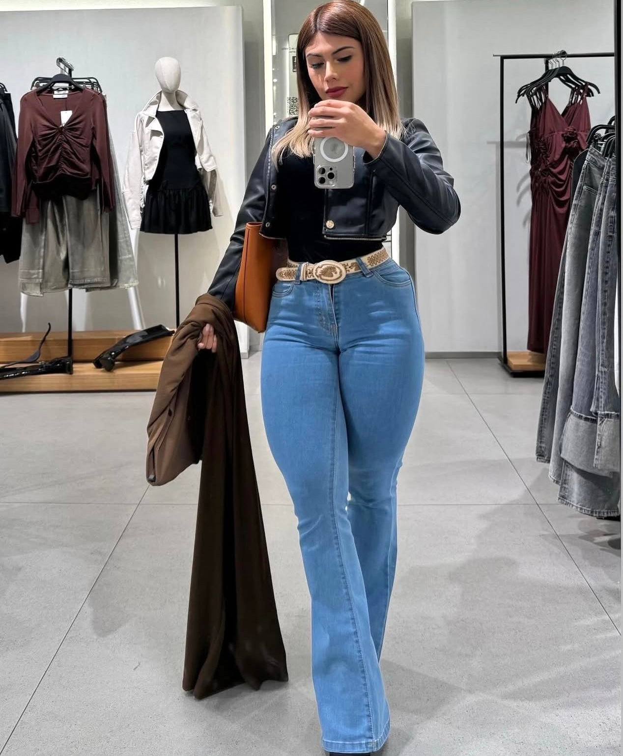 𝙅𝙀𝘼𝙉𝙎 𝘾𝘼𝙈𝙋𝘼𝙉𝘼