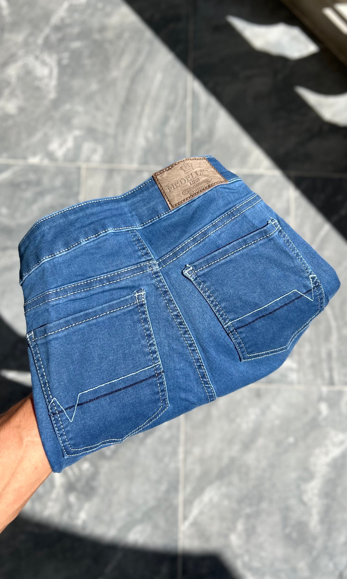 𝘼𝙕𝙐𝙇 𝙈𝙀𝘿𝙄𝙊 𝘾𝙊𝙉 𝘽𝙊𝙇𝙎𝘼𝙎